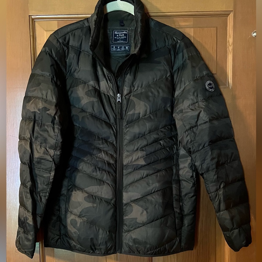 Abercrombie and Fitch. Down feather jacket. Size Large. Packable.